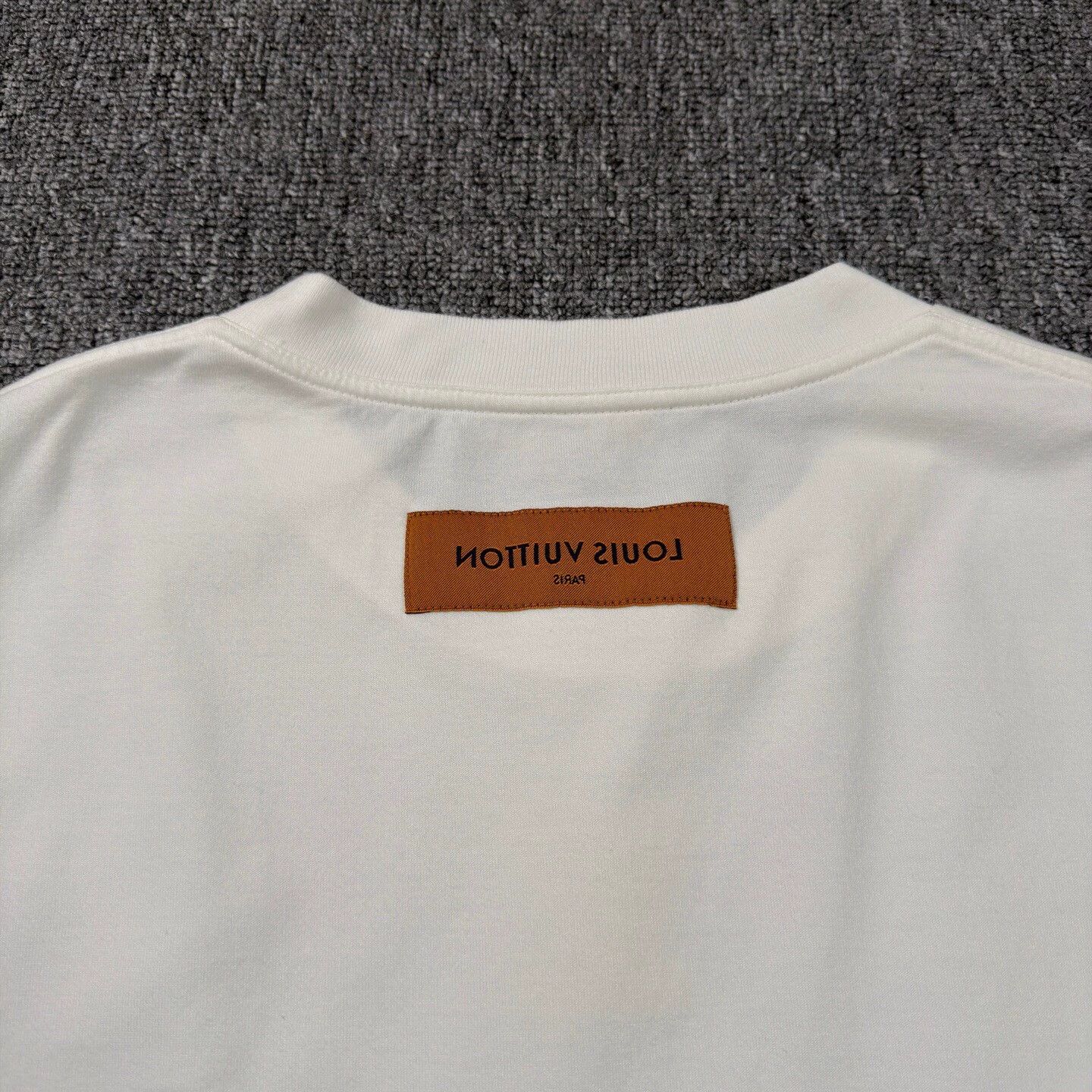 Louis Vuitton LV 25 white embossed logo short-sleeve T-shirt L Size US L / EU 52-54 / 3 - 8 Thumbnail