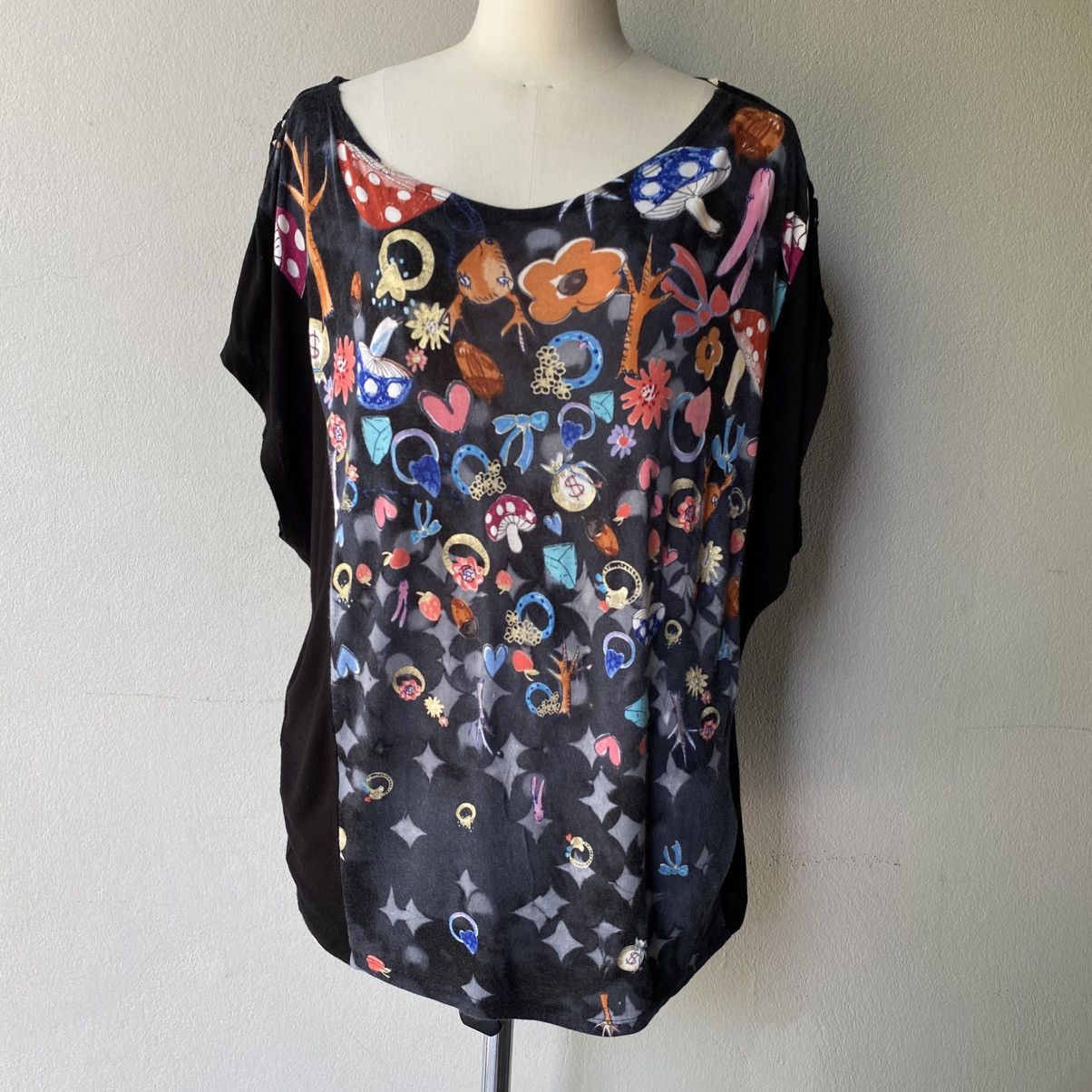 Tsumori Chisato TSUMORI CHISATO Black Top with Colorful Fantasy Print Size XS / US 0-2 / IT 36-38 - 3 Thumbnail