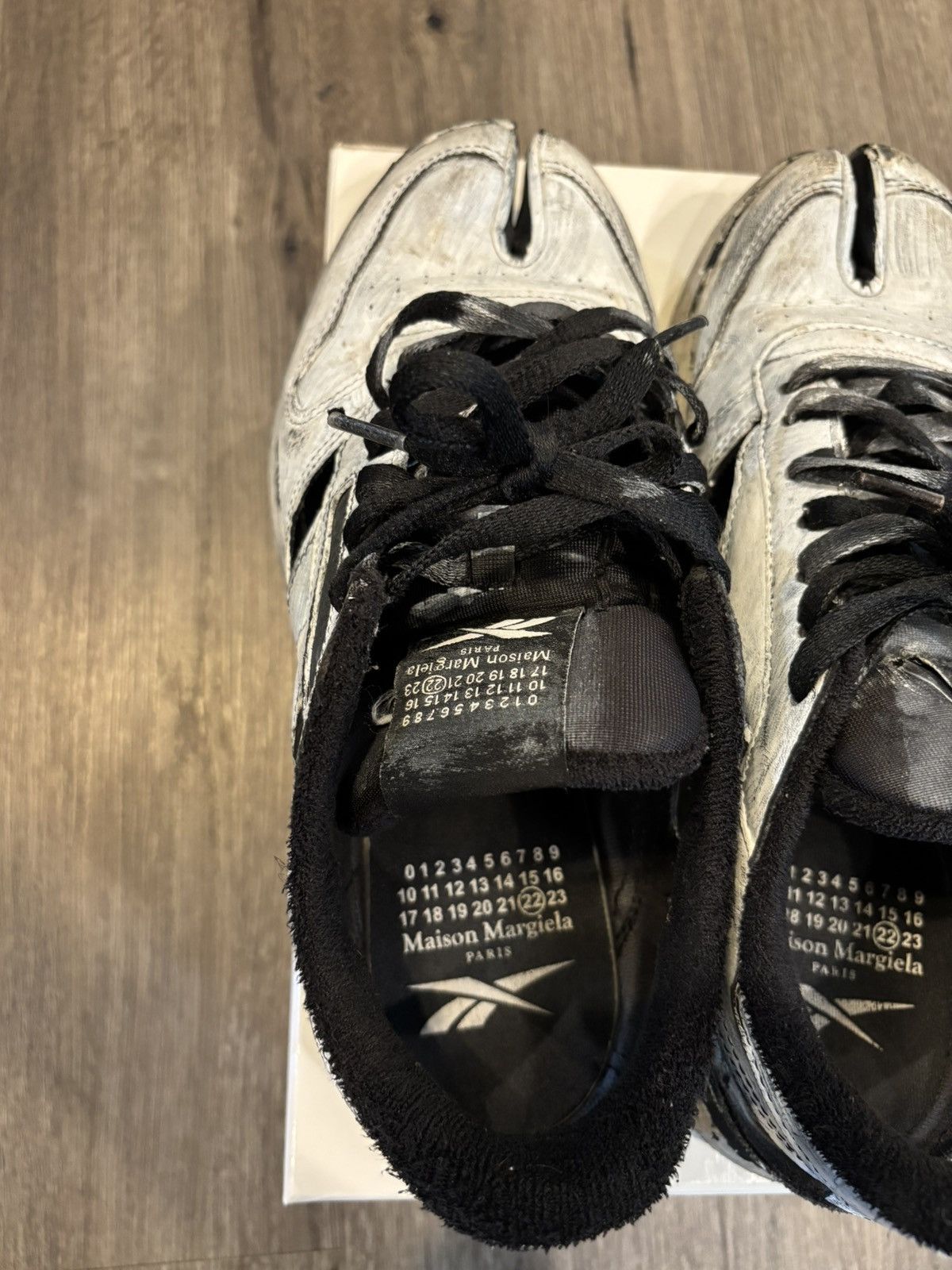Maison Margiela × Reebok Maison Margiela X Reebok Classic Leather Tabi 🦶 Size US 9.5 / EU 42-43 - 2 Thumbnail