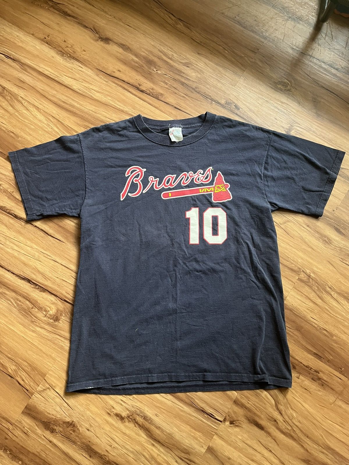 Atlanta Braves Chipper Jones Shirt Size Small – Yesterday's Attic