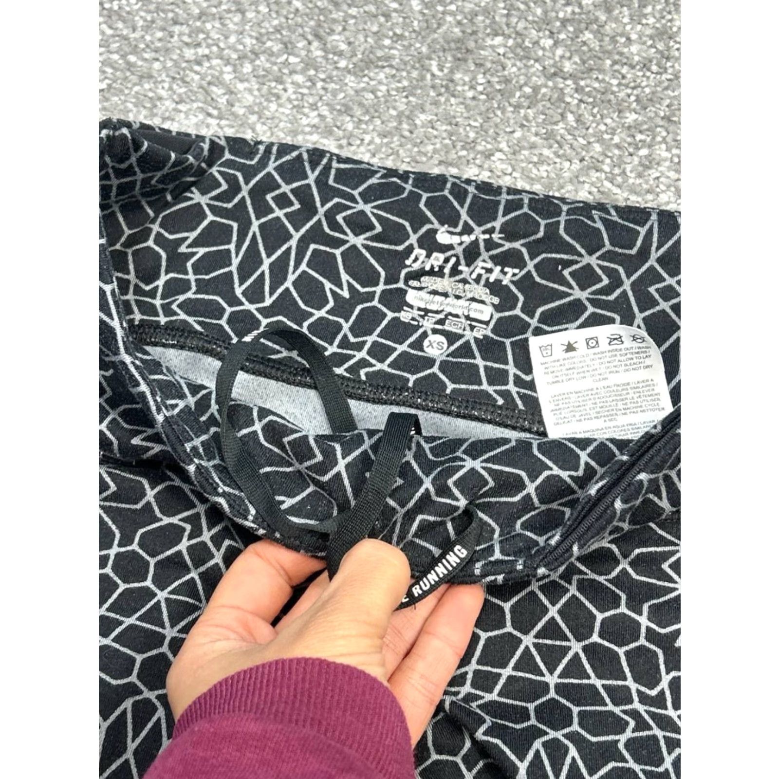 Nike Nike Leggings Womens XS Black Dri Fit Geometric Print Logo Stretch Low Rise Size 26" / US 2 / IT 38 - 7 Thumbnail