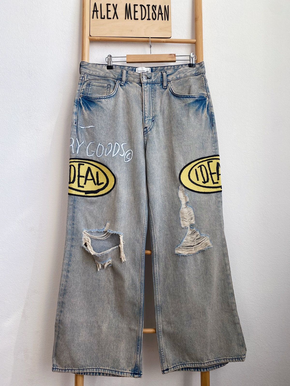 H&M × Jean-Michel Basquiat × Who Decides War Who Decides War bootcut loose jeans H&M x Basquiat x Ev&Tela Size US 34 / EU 50 - 3 Thumbnail