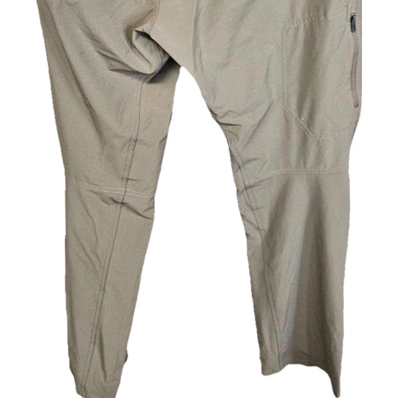 Under Armour Under Armour Men’s Tactical Performance Khaki Pants 32/32 Beige Solid Pants Mens 32/32 XS? Size US 32 / EU 48 - 5 Thumbnail