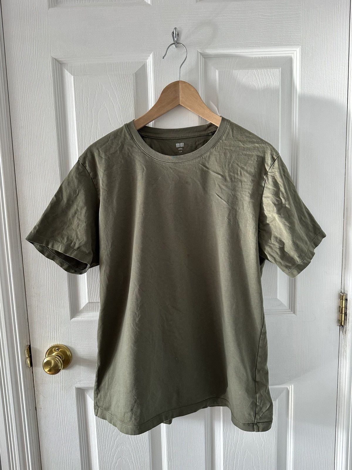 Uniqlo Uniqlo Olive Supima Tee Size US L / EU 52-54 / 3 - 1 Thumbnail