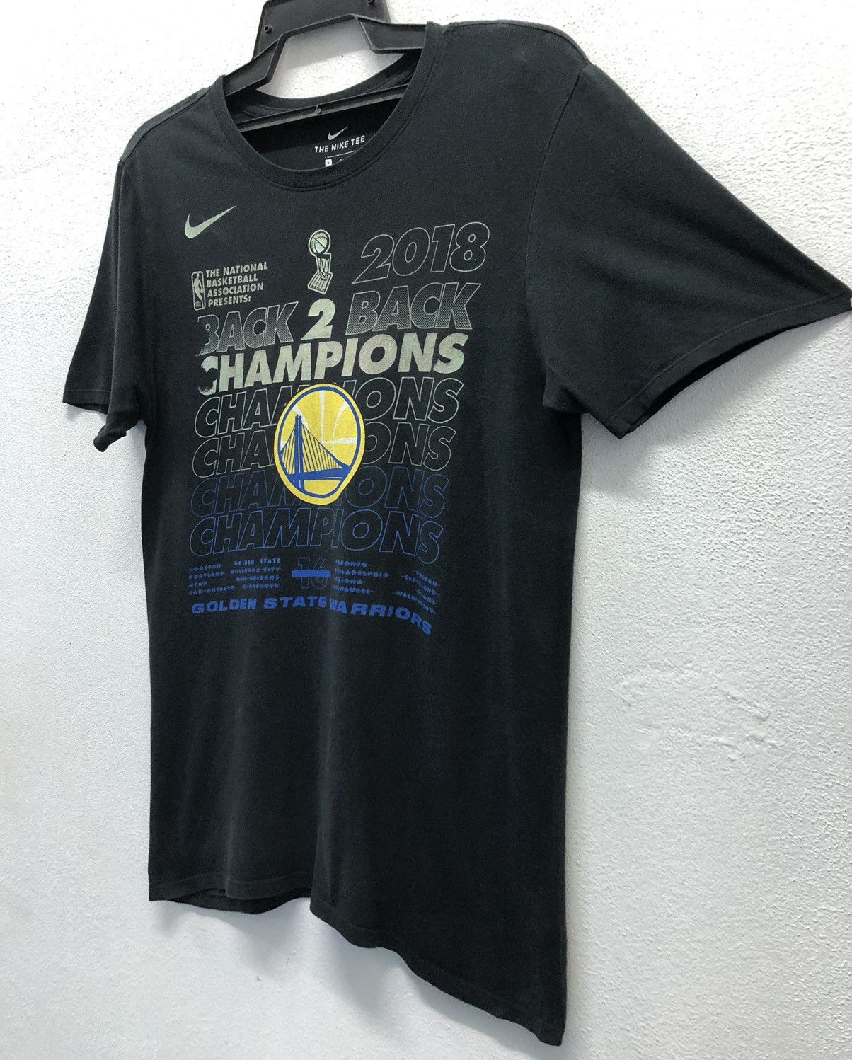 Nike Nike 2018 Back 2 Back Champion Golden State Warriors T-Shirt Size US S / EU 44-46 / 1 - 5 Thumbnail