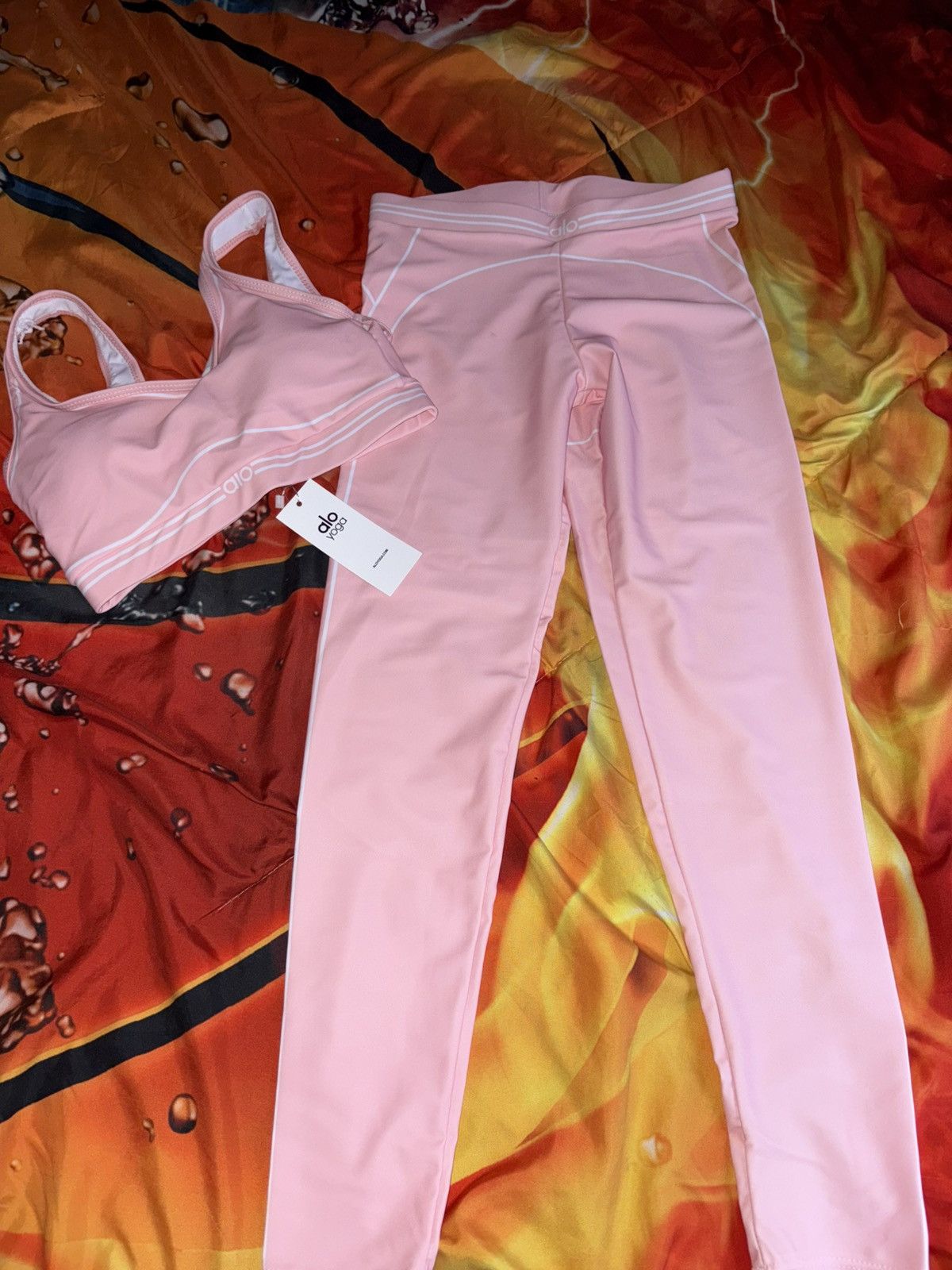 Alo Yoga Alo Yoga Light Pink Matching Set NWT Size 28" / US 6 / IT 42 - 1 Thumbnail