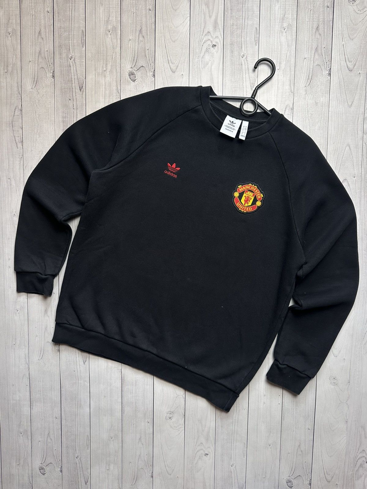 Adidas Manchester United soccer sweatshirt size L logo