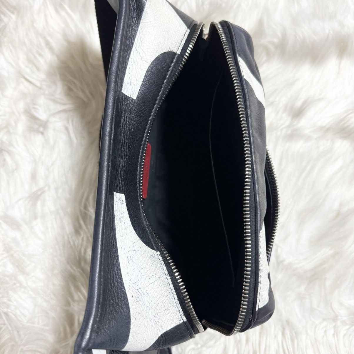 Valentino Valentino Studded Zip Giant V Logo Leather Sling Body Bag Size ONE SIZE - 14 Thumbnail