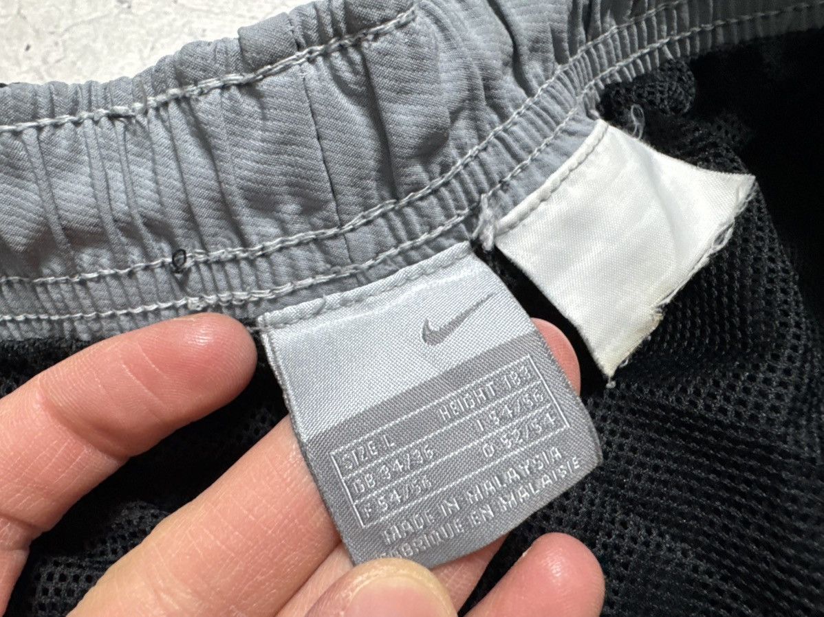 Nike Nike Athletic Baggy Nylon Track Pants Swoosh Dirll Size L Size US 34 / EU 50 - 5 Thumbnail