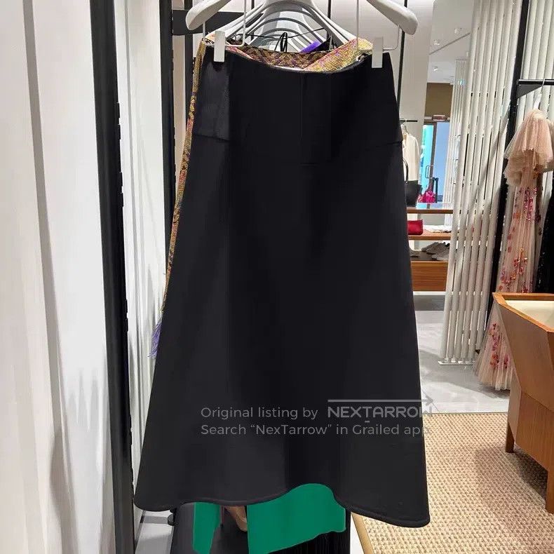 Valentino Valentino Black skirt Size XS / US 0-2 / IT 36-38 - 2 Thumbnail