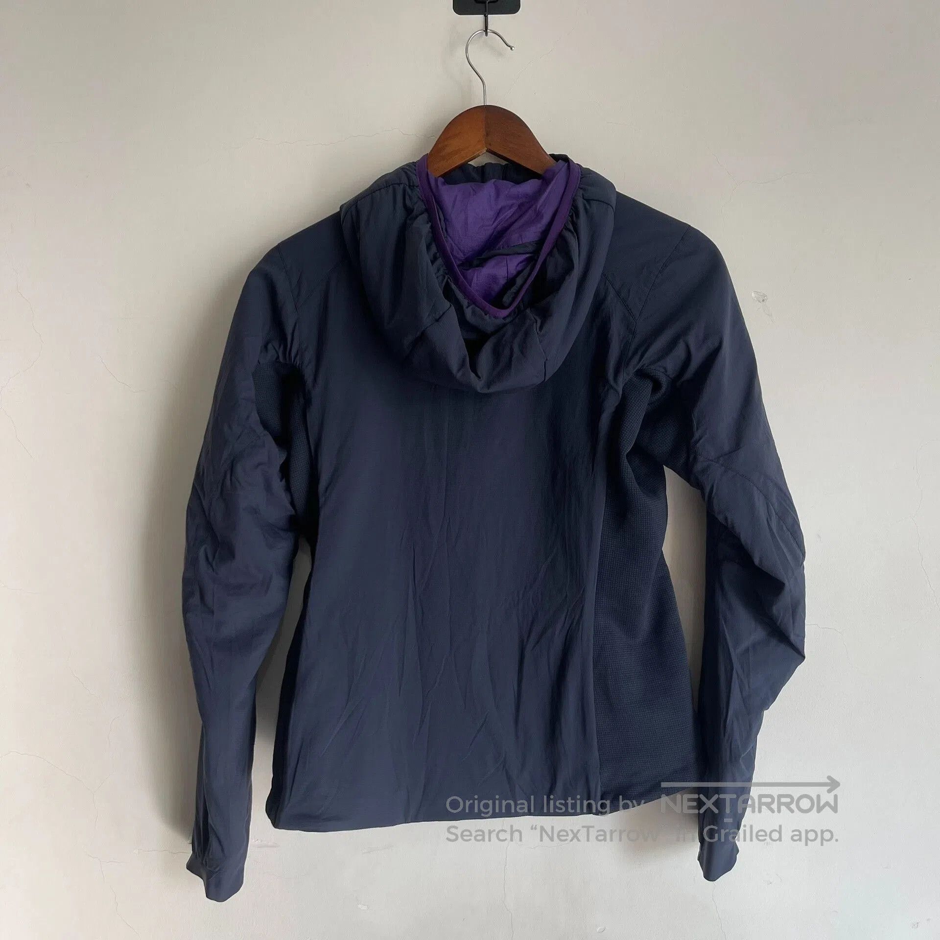 Arc'teryx Arc'teryx Women's Jacket in Blue-Black. Size US XS / EU 42 / 0 - 6 Thumbnail