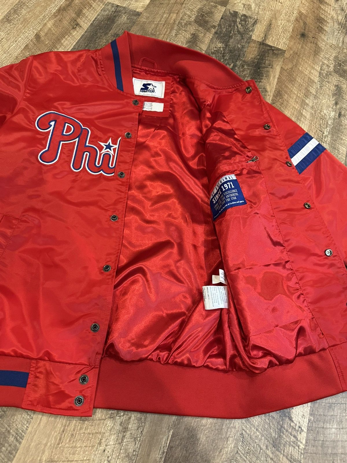 Starter NEW Starter Phillies Satin Varsity Bomber Jacket MLB Size US S / EU 44-46 / 1 - 12 Thumbnail