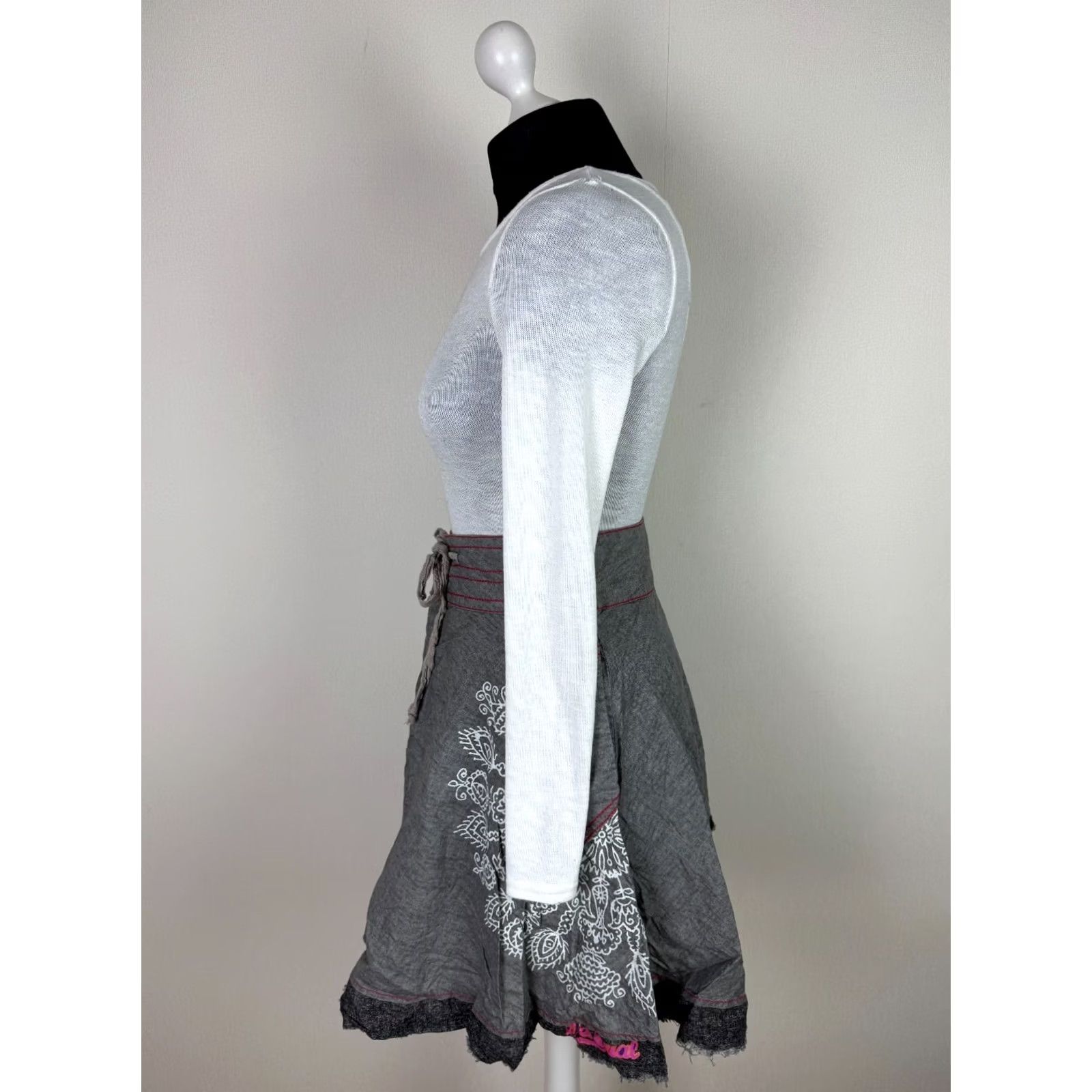 Desigual Desigual Skirt Women's Grey Size 40 Knee Length Cotton Skirt Desigual Shorthand 30F2752 Womens Grey Skirt Size 40 Size 27" / US 4 / IT 40 - 3 Thumbnail