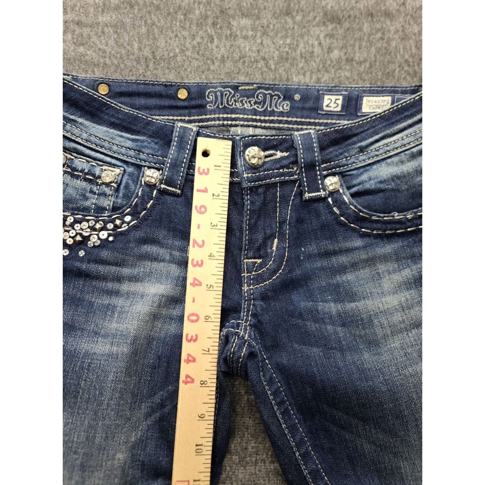 Miss Me Miss Me Capris Womens 25 Regular Low Rise Embroidered Rhinestone Denim Jeans American Cowboy Western Theme Girls Womens Size ONE SIZE - 7 Thumbnail