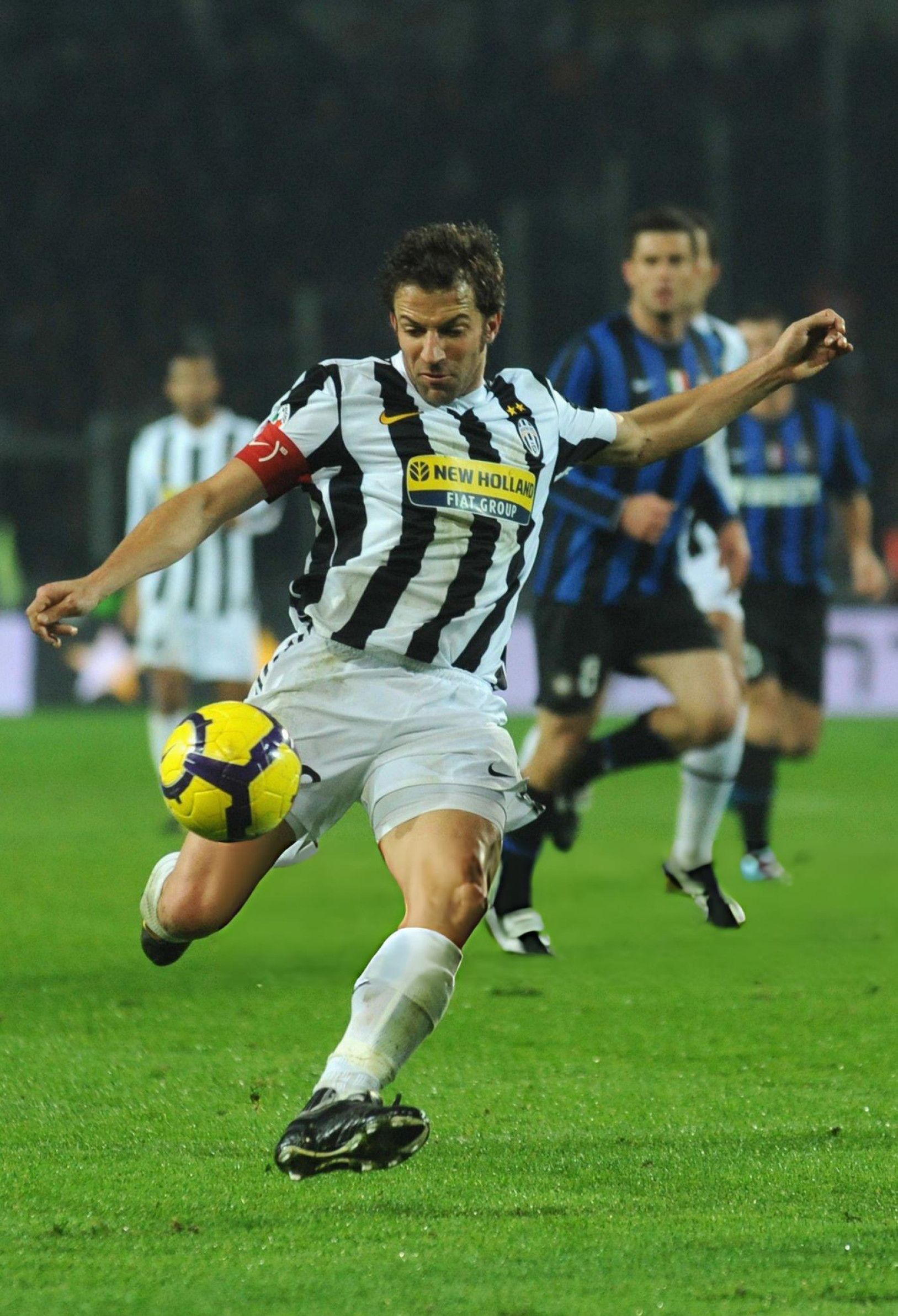 Nike Juventus 2009-10 home kit Size US L / EU 52-54 / 3 - 6 Thumbnail