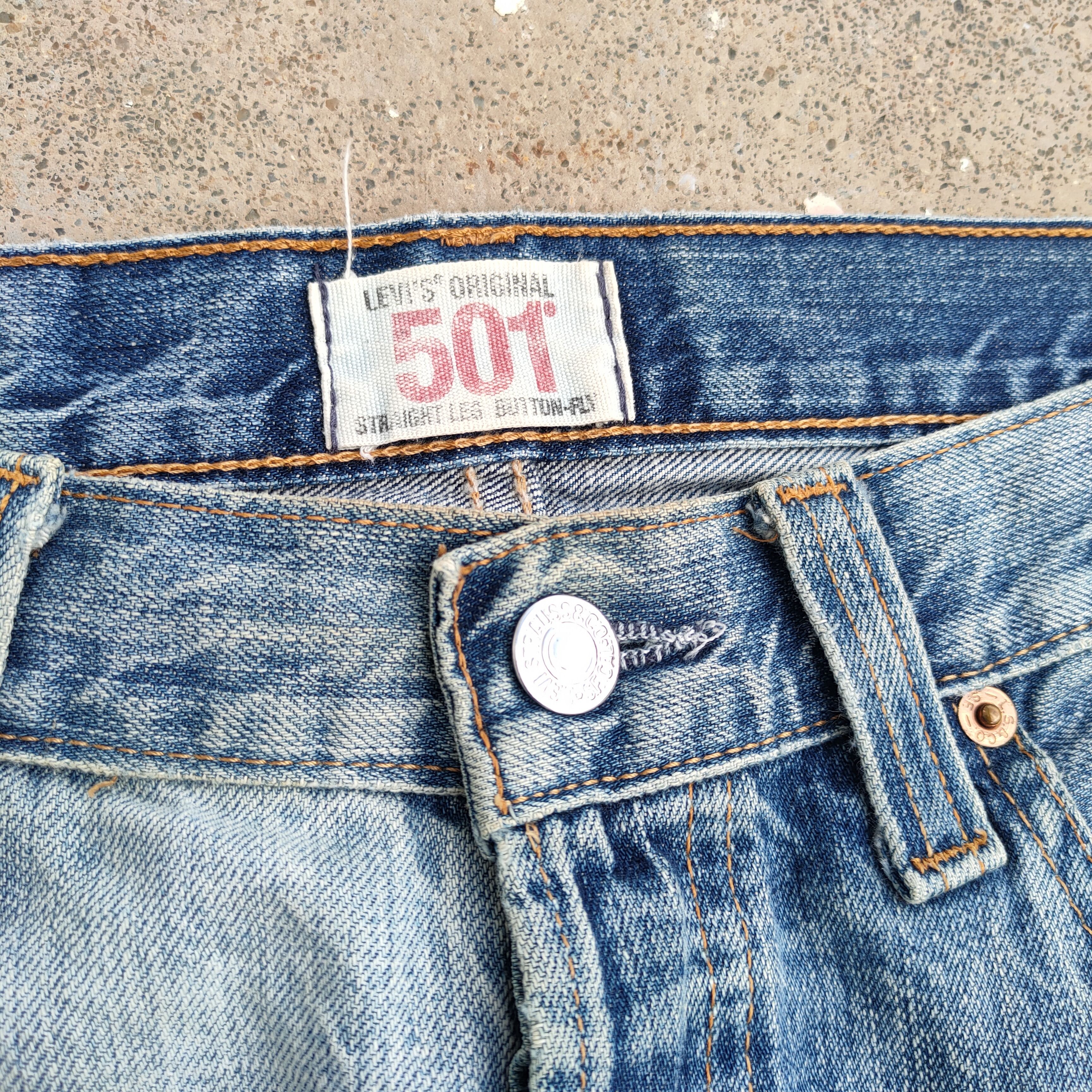 Levi's Vintage Clothing Vintage Levi's 501 Faded ripped jeans denim pants Size US 31 - 6 Thumbnail