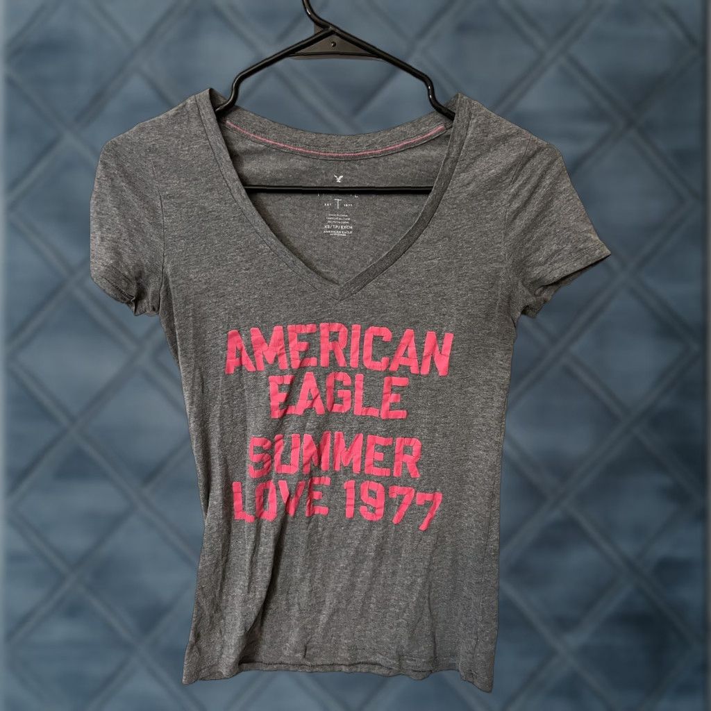 American Eagle Outfitters American Eagle Favorite T V-Neck Shirt Short Sleeve Gray Solid Sz XS Graphic Size XS / US 0-2 / IT 36-38 - 1 Thumbnail