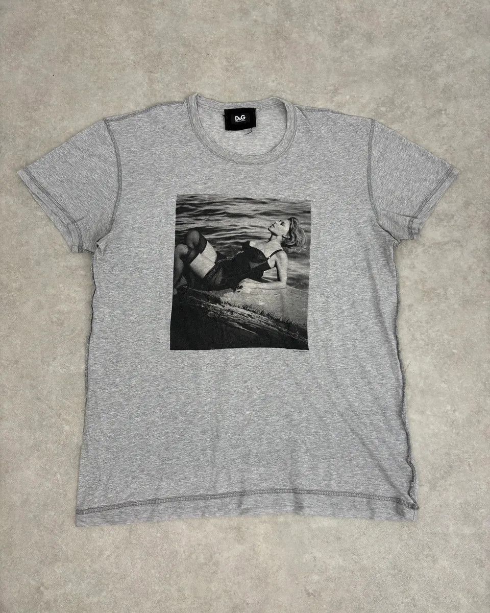 Dolce & Gabbana 2000s Dolce & Gabbana Grey Sunbathing Poolside T-Shirt Size US M / EU 48-50 / 2 - 3 Thumbnail