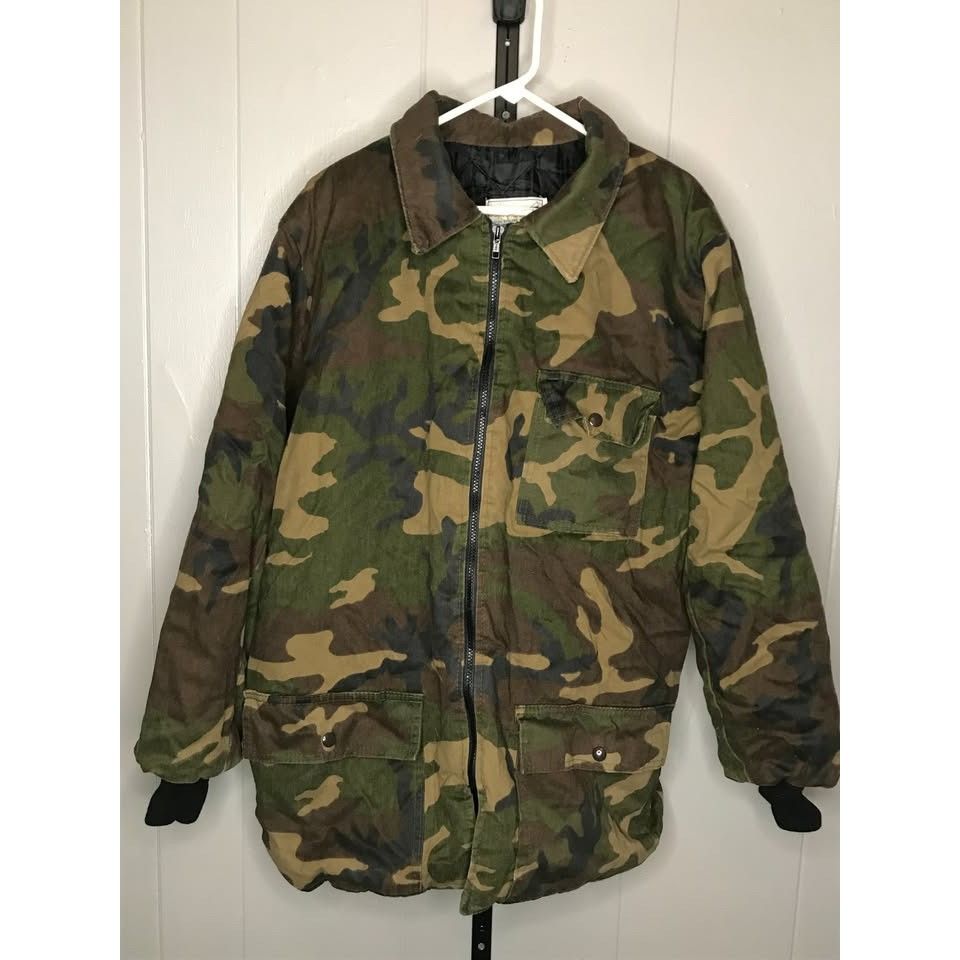 Vintage Vintage 80's Camo Quilted Down Jacket Made in USA sz LG Size US L / EU 52-54 / 3 - 1 Thumbnail