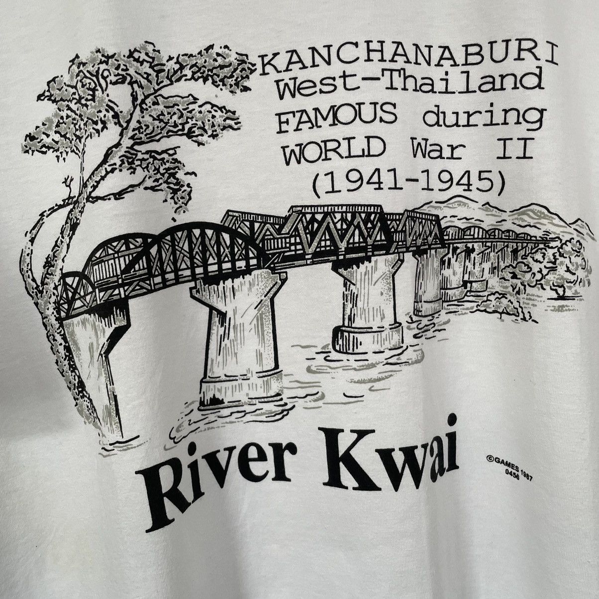 Vintage Vintage 90s Bridge on River Kwai Historical T Shirt Size US L / EU 52-54 / 3 - 2 Thumbnail
