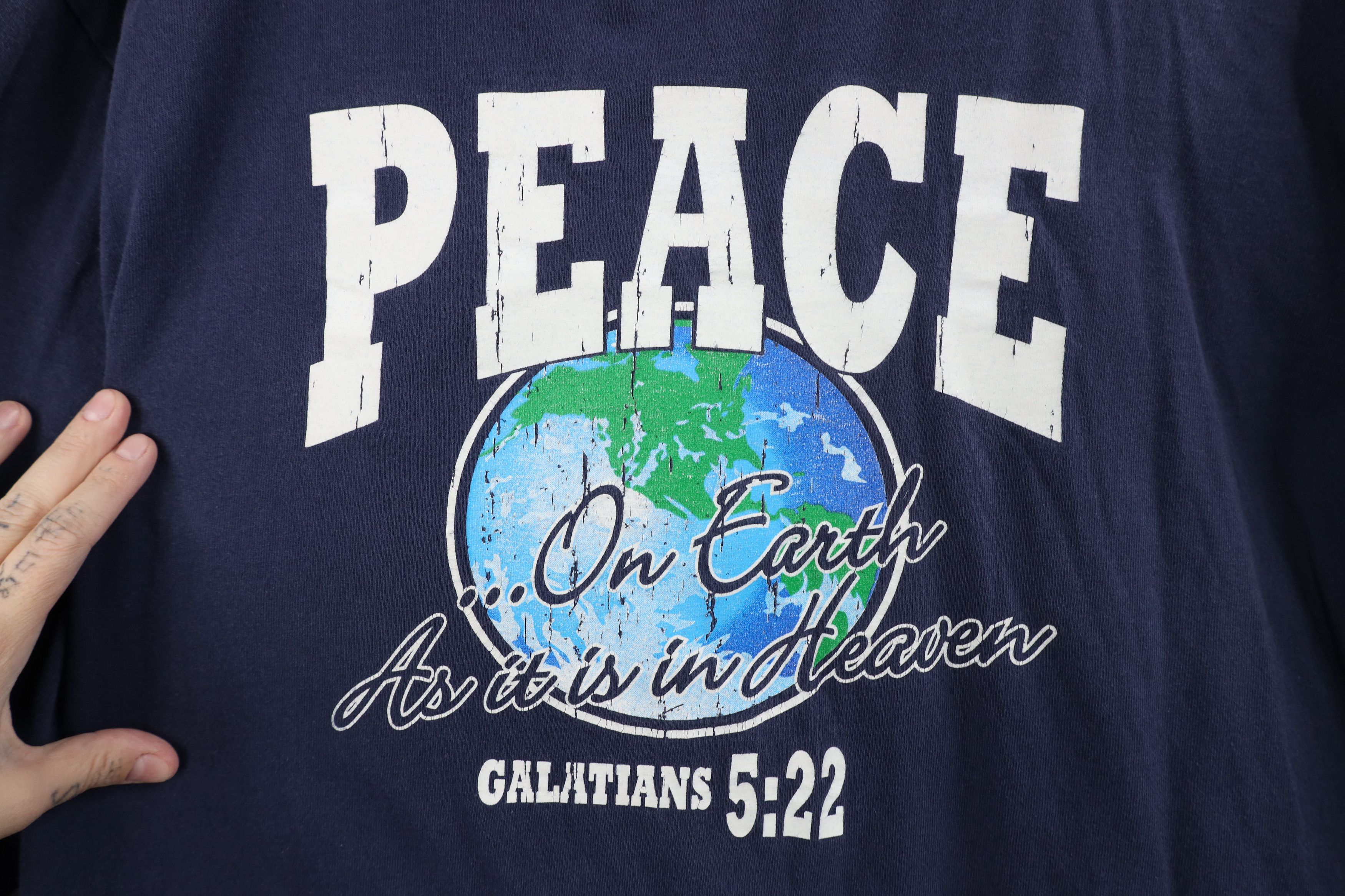 Vintage Vintage 90s Y2K Christian Peace On Earth Long Sleeve T-Shirt Size US L / EU 52-54 / 3 - 4 Thumbnail