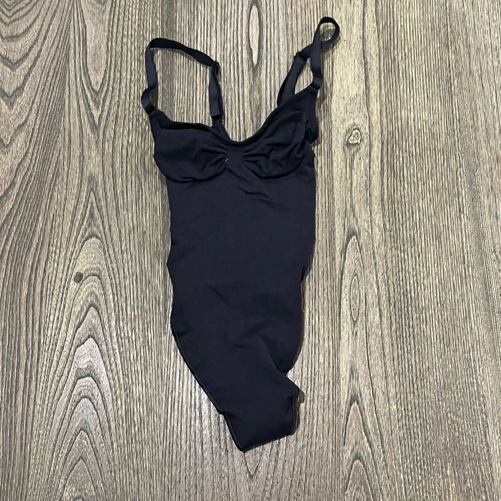 SKIMS NWOT Skims Seamless Sculpt Thong Bodysuit Shapewear Size XS Size XS / US 0-2 / IT 36-38 - 1 Thumbnail