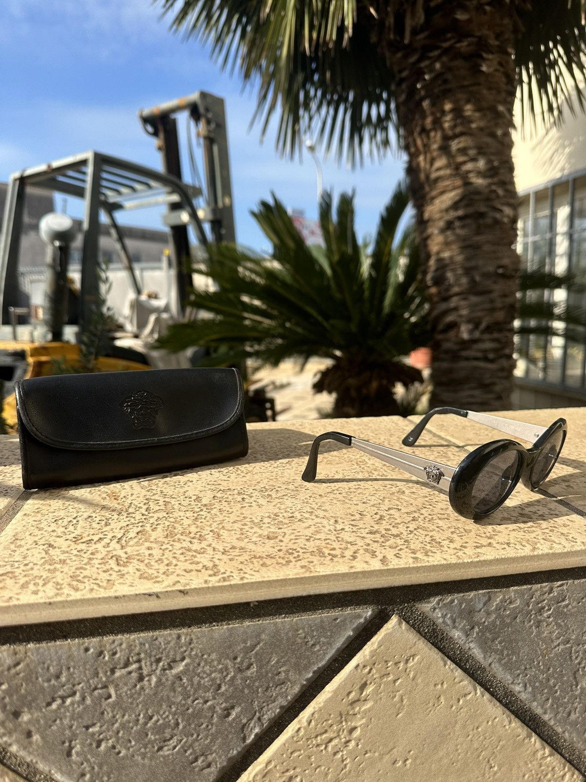 Versace Gianni Versace Sunglasses Vintage Grey/Black Medusa mod.402 Size ONE SIZE - 1 Thumbnail