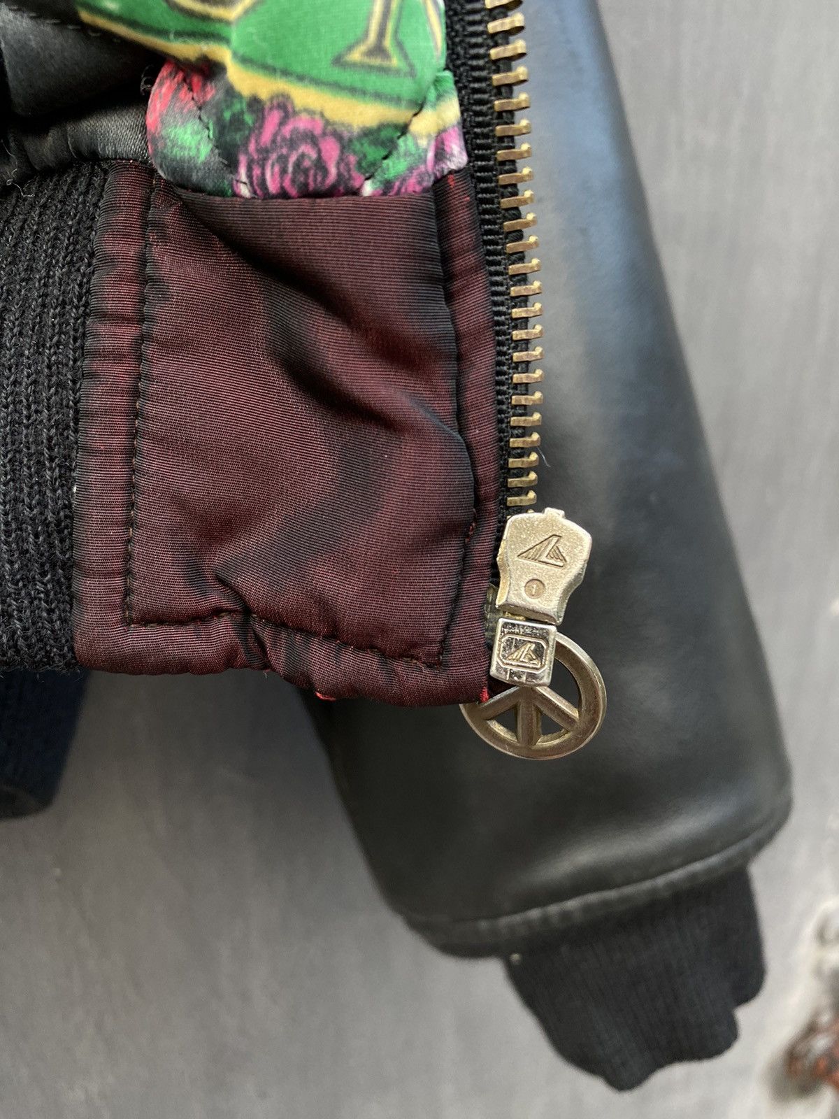 Moschino Moschino Jeans Vintage 80s Bomber jacket 42 made in italy Size M / US 6-8 / IT 42-44 - 19 Thumbnail
