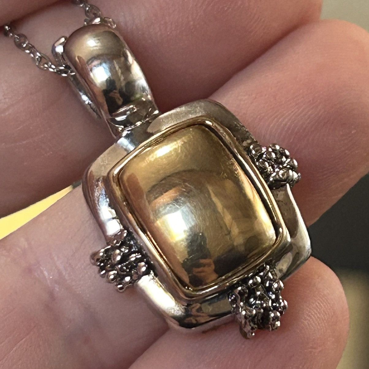 Vintage Vintage 80s dual tone snap bale pendant on chain necklace Size ONE SIZE - 1 Thumbnail
