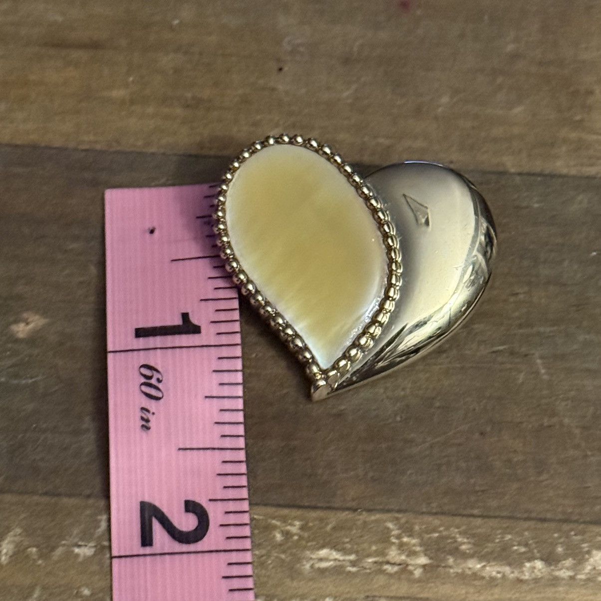 Vintage Vintage two tone mother of pearl split heart brooch Size ONE SIZE - 3 Thumbnail