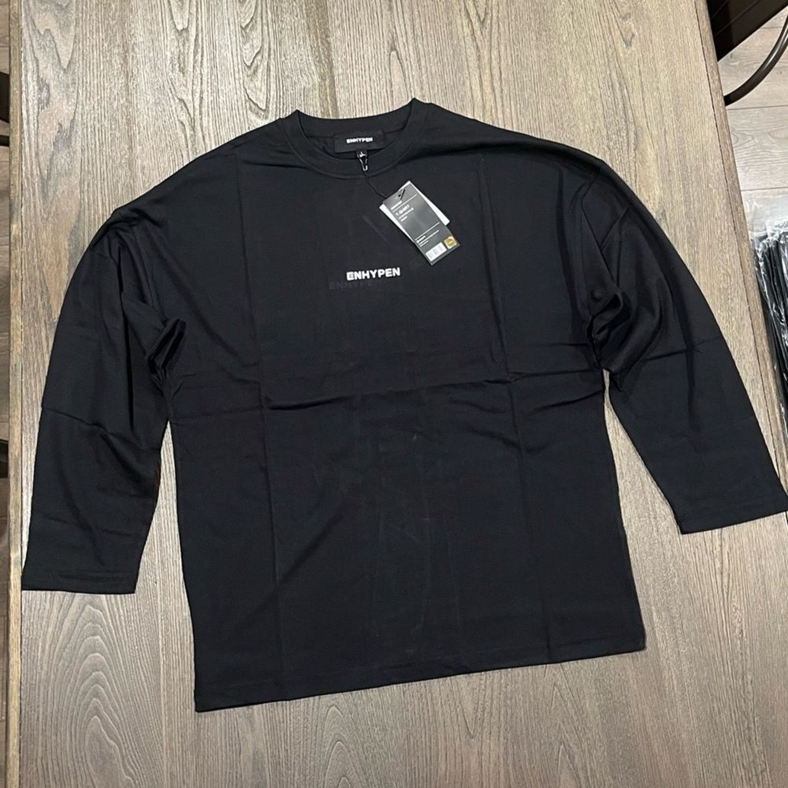 Vintage NWT Enhypen Band Dawn Dusk Black Long Sleeve T-Shirt Size L Size US L / EU 52-54 / 3 - 1 Thumbnail