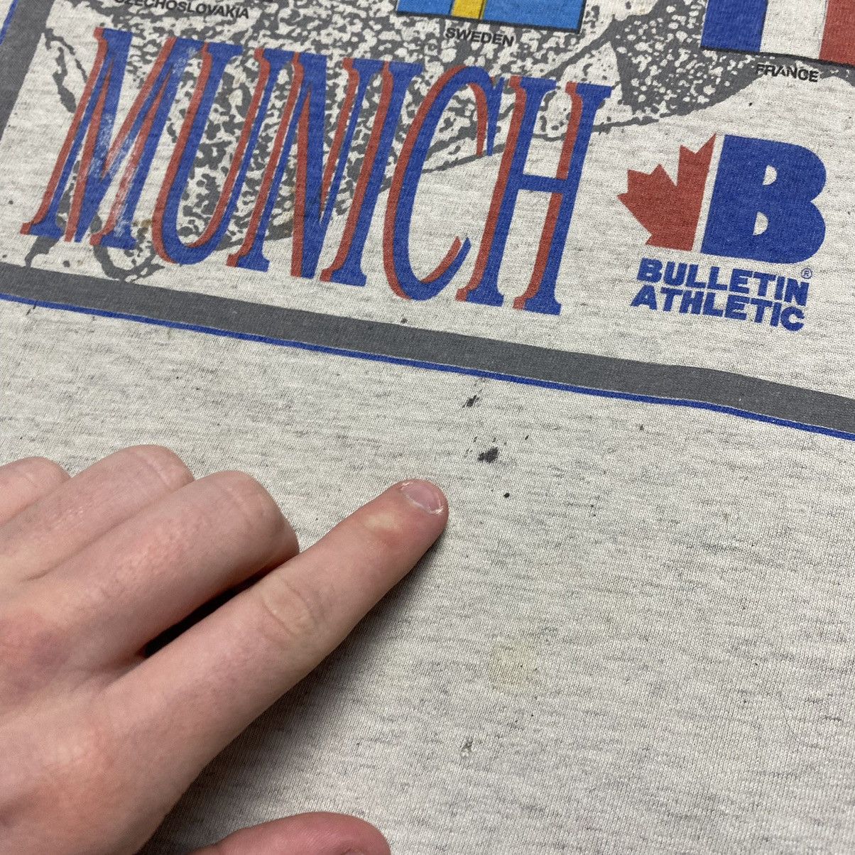 Other Vintage Bulletin Athletic 1993 Ice Hockey Championship tee Size US XL / EU 56 / 4 - 14 Thumbnail