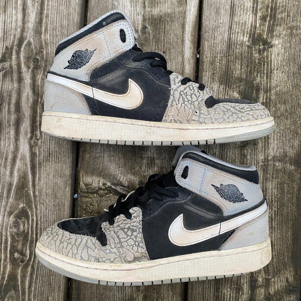 Jordan Brand Nike Air Jordan 1 Mid SE Elephant Print Size 5 Gray Size US 5 / EU 37 - 1 Thumbnail