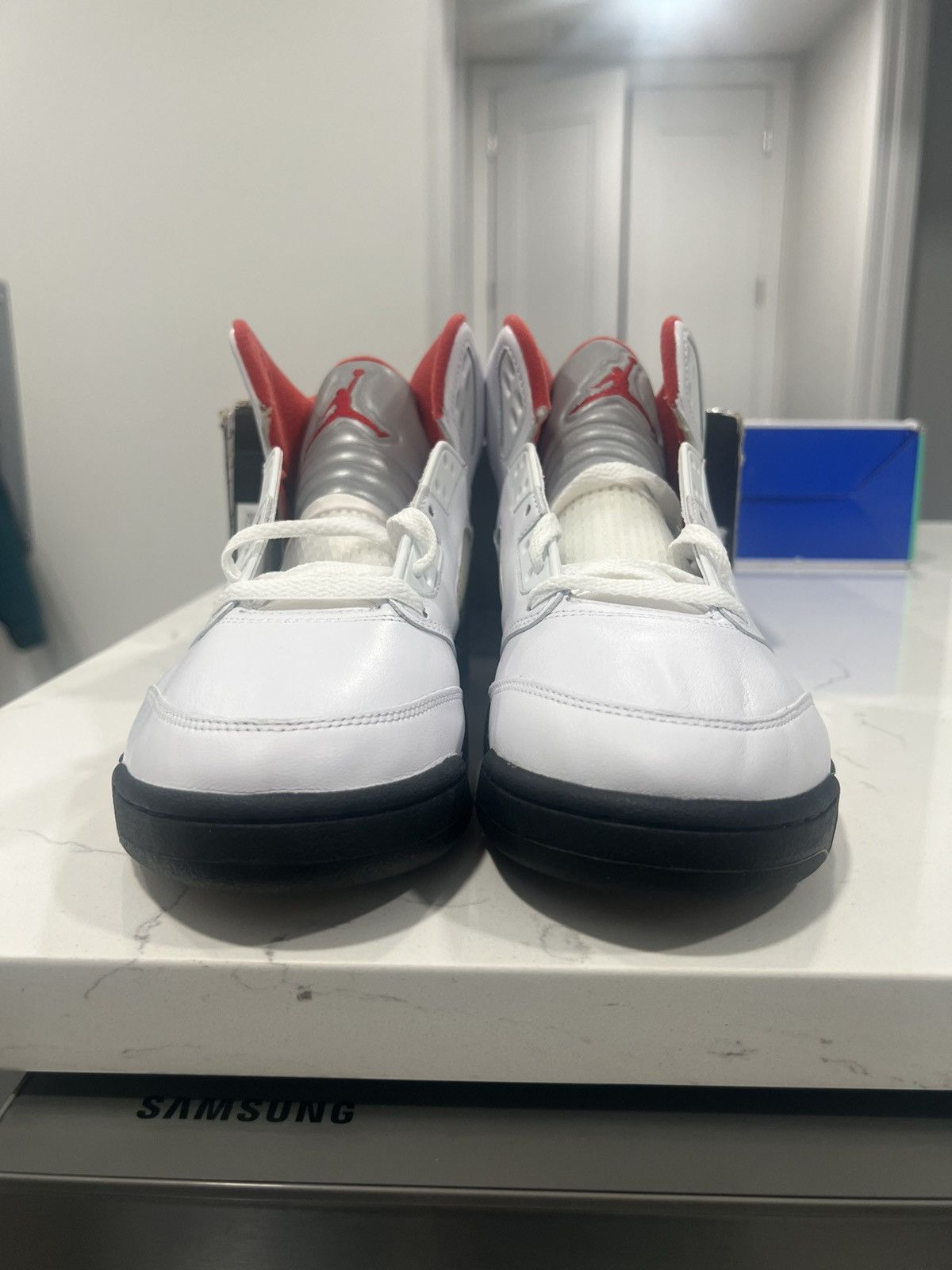 Jordan Brand Jordan 5 retro 2020 sz 8.5 fire red Size US 8.5 / EU 41-42 - 6 Thumbnail