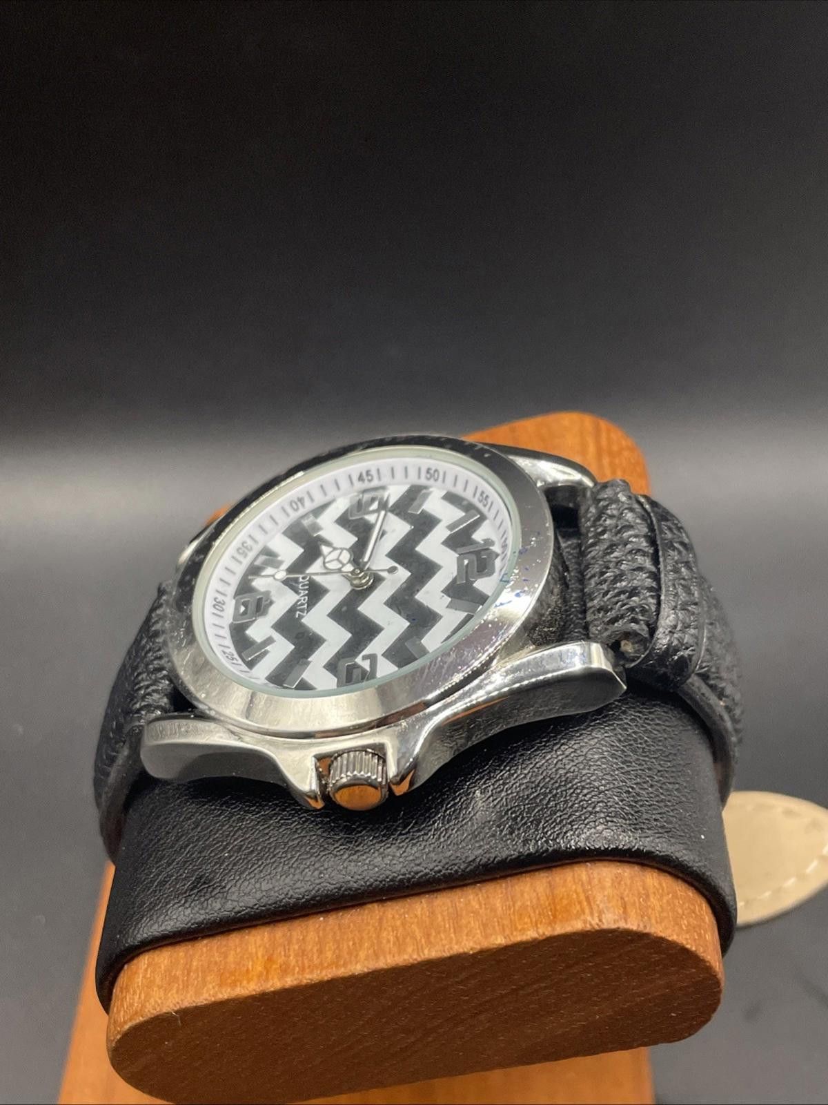 Designer ACCUTIME Zebra Zig-Zag Dial White Watch New Battery Size ONE SIZE - 2 Thumbnail