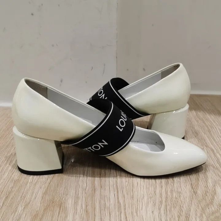Louis Vuitton Louis Vuitton White and Black Heeled Shoes -2508 Size US 5 / IT 35 - 8 Thumbnail
