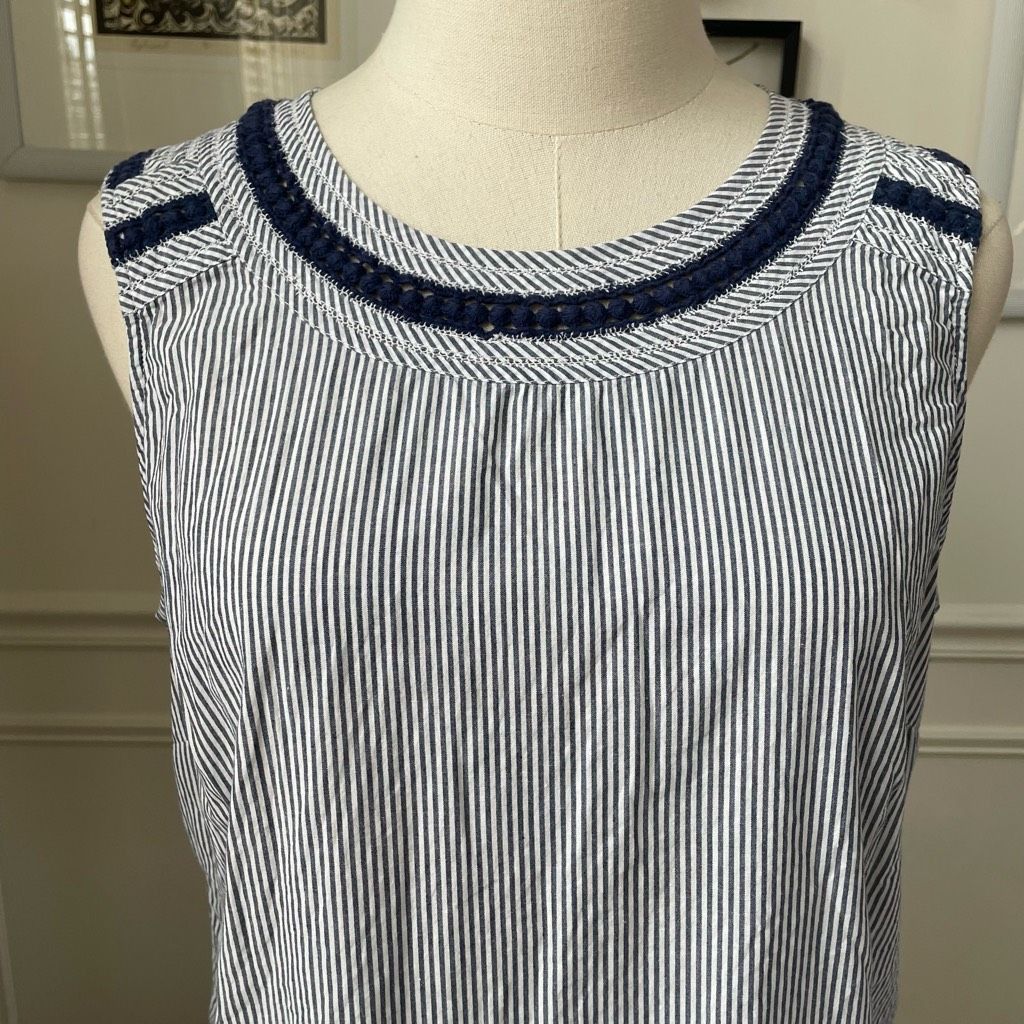 Other Talbots Blue White Stripe Sleeveless Cotton Top Navy Crochet Size M / US 6-8 / IT 42-44 - 2 Thumbnail