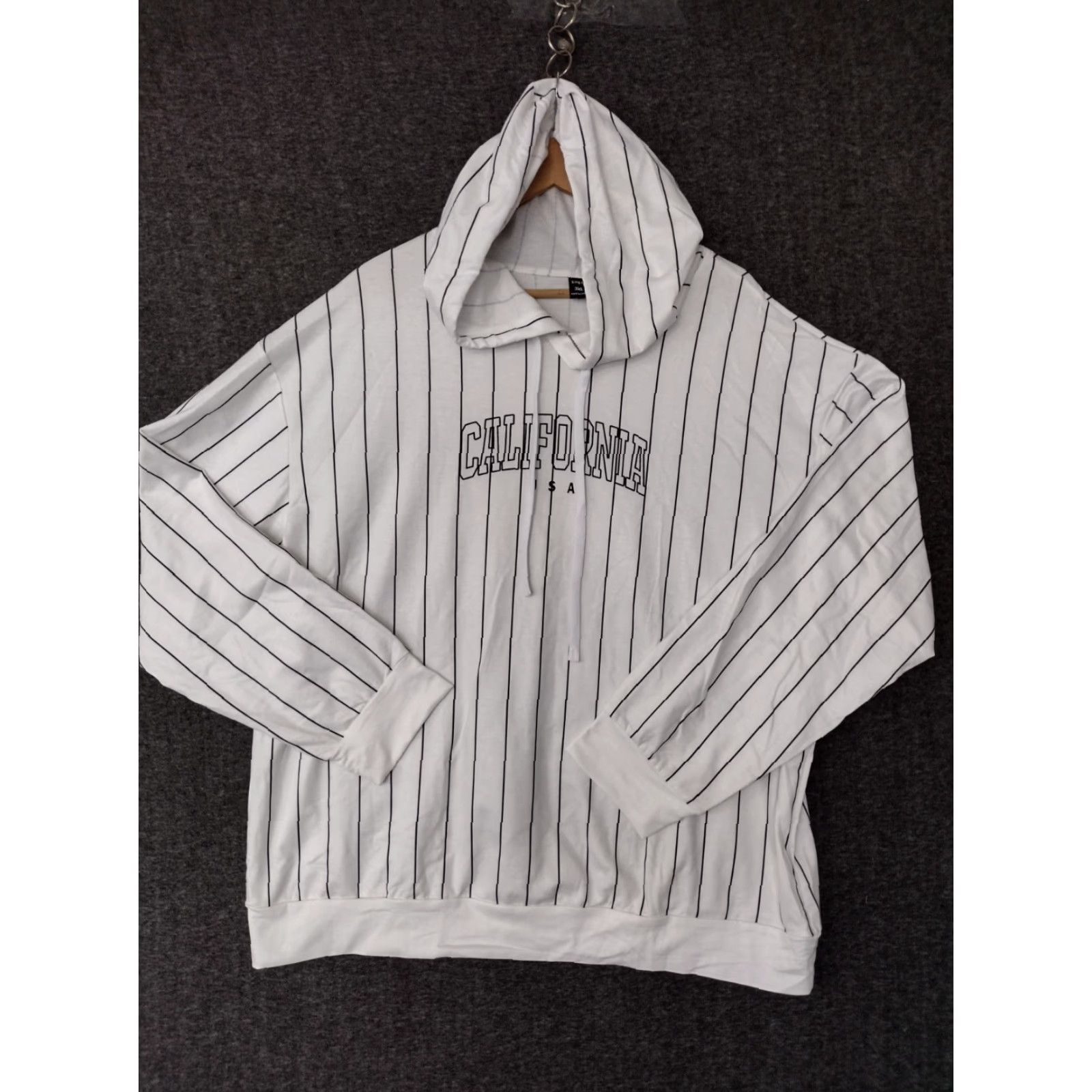 Shein Shein Men Hoodie Adult 3XL White/Black Striped California Drawstring Logo Graphic 80s 90s Retro Size US XXL / EU 58 / 5 - 2 Thumbnail