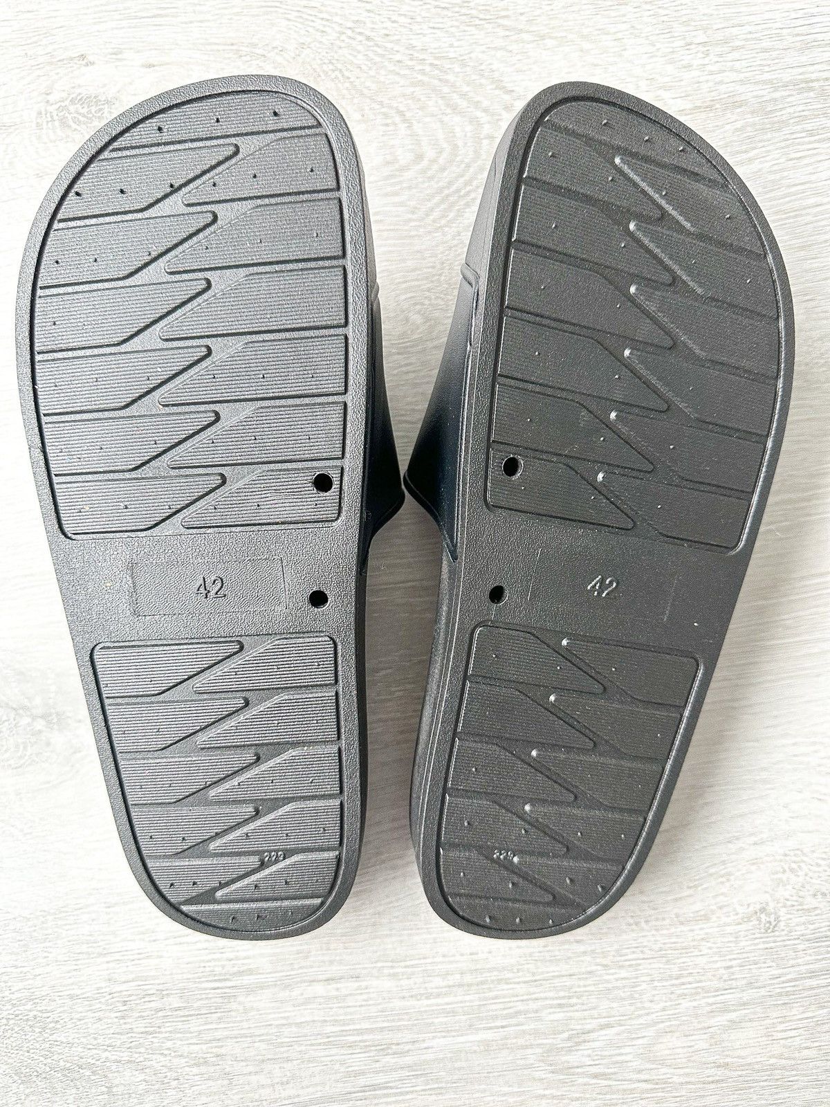 Other The Vampire's Wife Mens Black Logo Detail Sandals Sliders Size US 9 / EU 42 - 3 Thumbnail