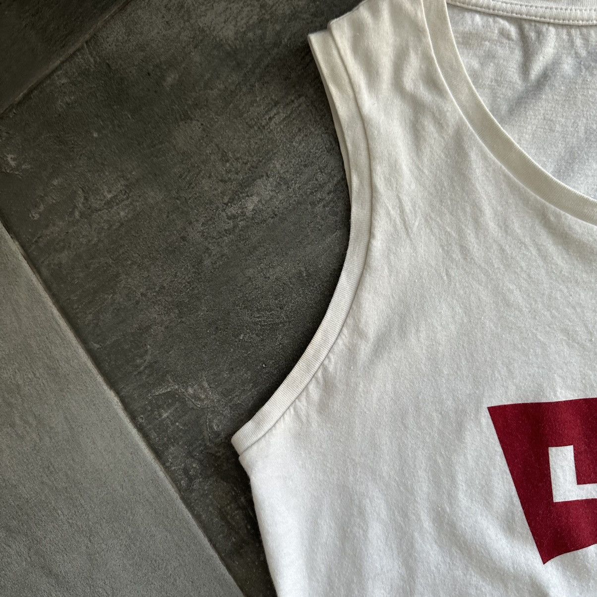 Levi's × Vintage Vintage Levi’s Tank Top Sleeveless Y2K Centre Logo 00s Size M / US 6-8 / IT 42-44 - 5 Thumbnail