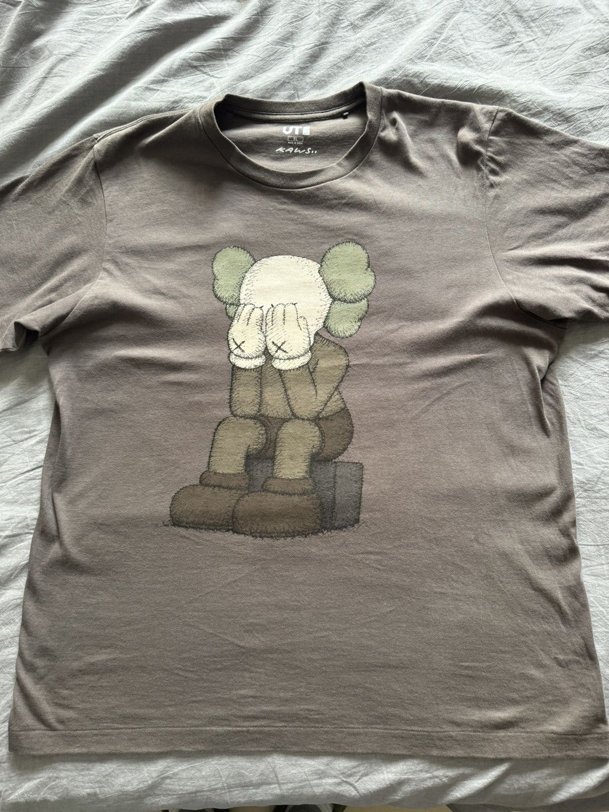 Kaws × Uniqlo Kaws Uniqlo Passing Through LTD Edition Dark Grey Shirt XL Size US XL / EU 56 / 4 - 1 Thumbnail