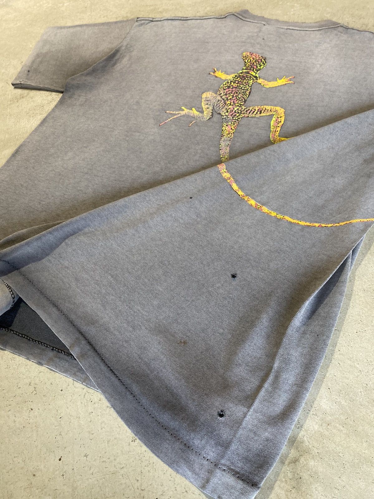 4GSELLER × Marlboro × Vintage Vintage Marlboro Unlimited Lizard Gecko Smoked Faded Shirt Size US XL / EU 56 / 4 - 10 Thumbnail