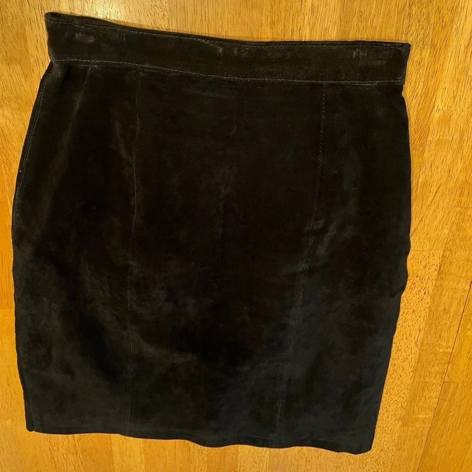 The Unbranded Brand The Limited vintage 100% suede leather skirt, size 6. Size 28" / US 6 / IT 42 - 1 Thumbnail