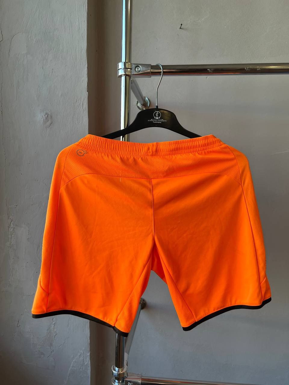 Puma 2017/18 BORUSSIA DORTMUND #38 BURKI GK SOCCER JERSEY/SHORTS Size US S / EU 44-46 / 1 - 20 Thumbnail
