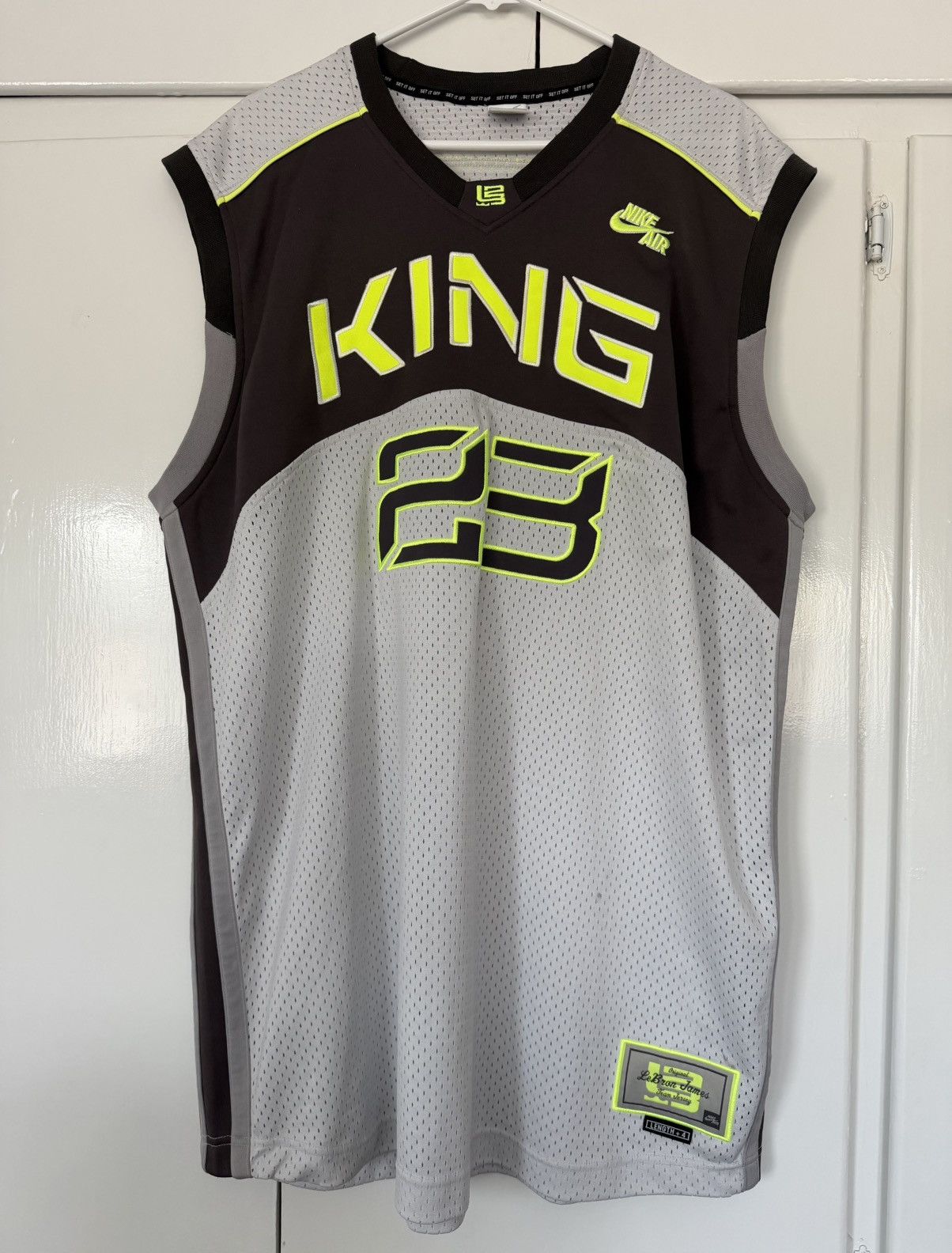 Nike NIKE AIR LEBRON JAMES KING 23 TEAM JERSEY SILVER TAG VINTAGE Size US XXL / EU 58 / 5 - 1 Thumbnail