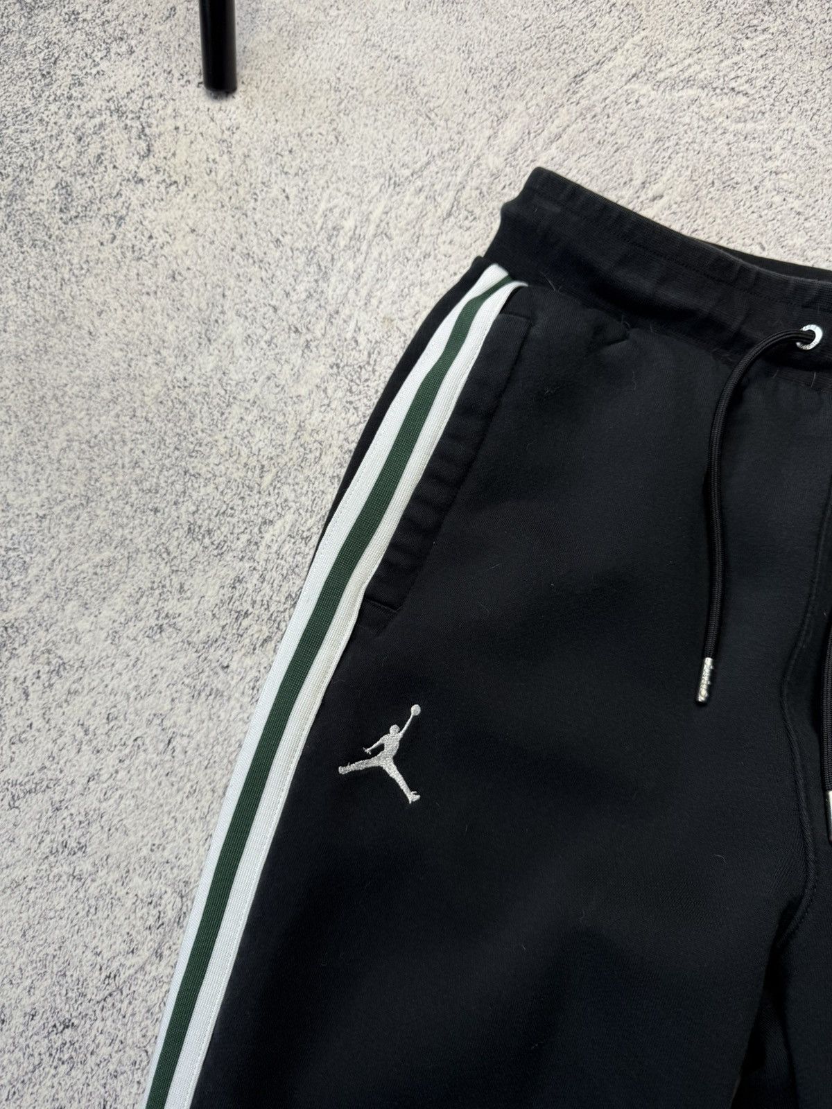 Jordan Brand Jordan PSG Wings Black Sweatpants Size US 32 / EU 48 - 8 Thumbnail