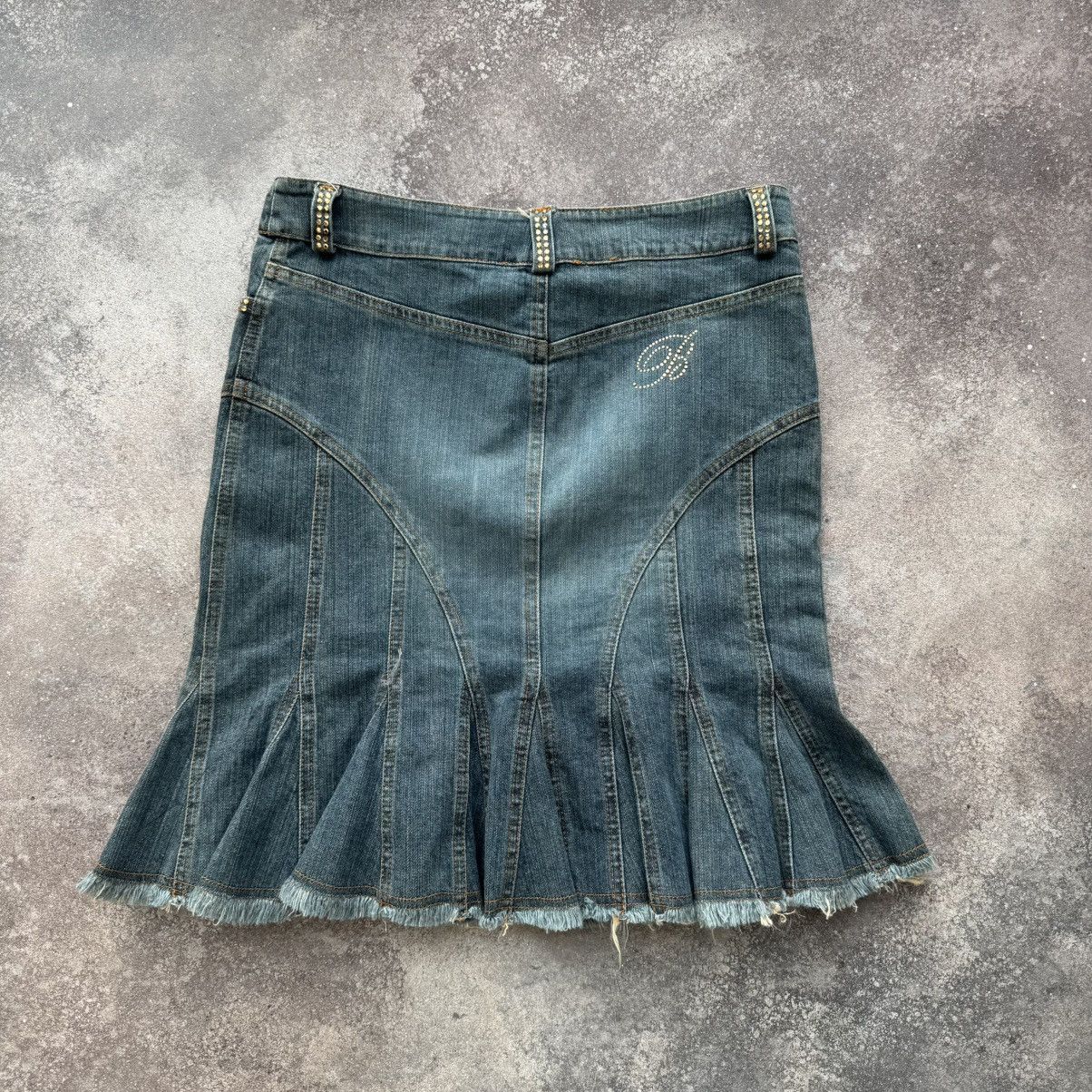 Blumarine Blumarine Vintage Midi Skirt Size 27" / US 4 / IT 40 - 2 Thumbnail