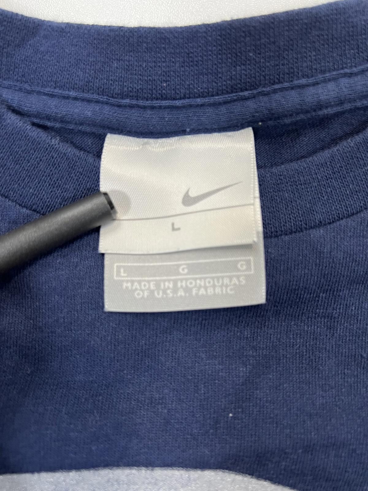 Nike Vintage Nike Basketball Graphic T-Shirt Large Navy Blue Size US L / EU 52-54 / 3 - 3 Thumbnail