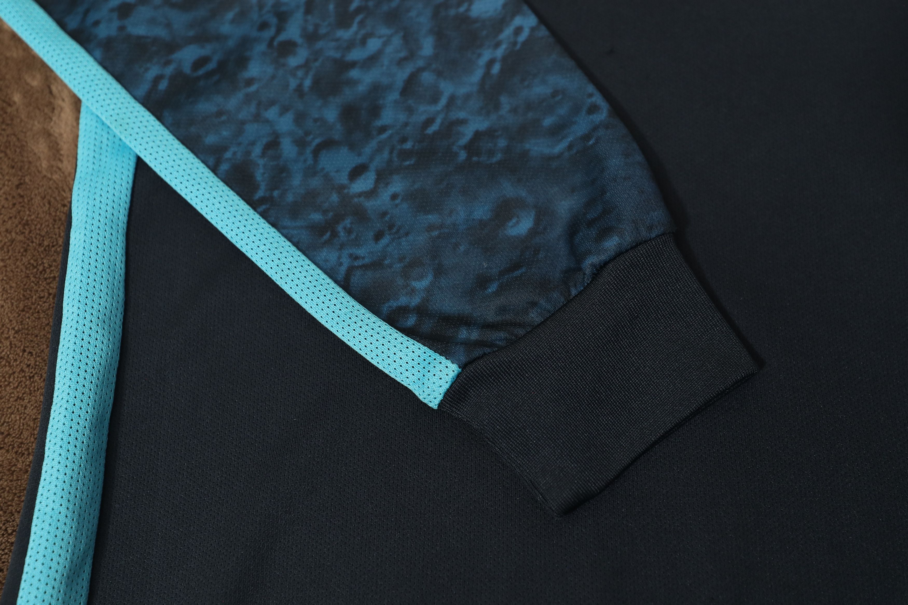 Nike Manchester City 2015-2016 Long Sleeve (L) Size US L / EU 52-54 / 3 - 8 Thumbnail