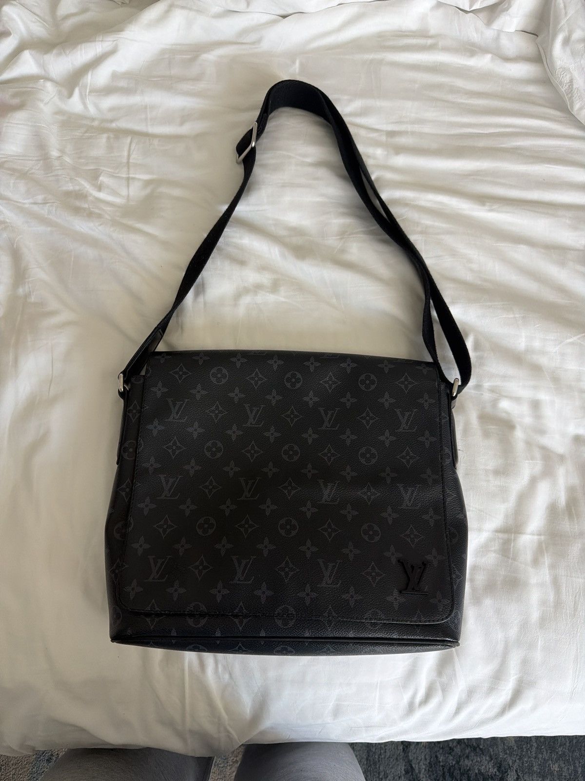 Louis Vuitton Louis Vuitton District MM Messenger Bag – Monogram Eclipse Size ONE SIZE - 1 Thumbnail